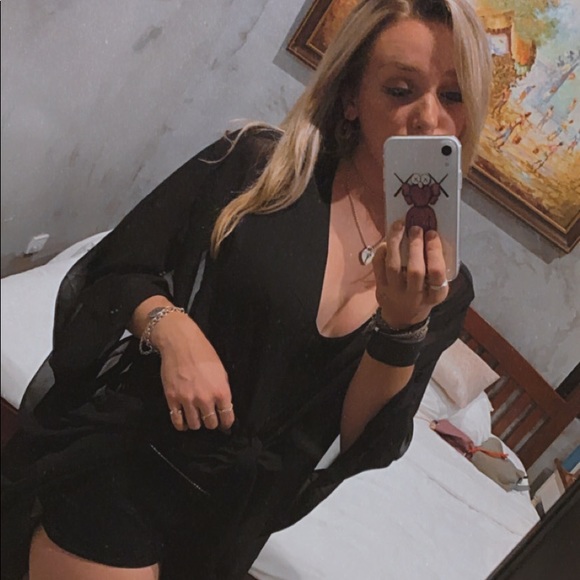 Meet your Posher, Alexias - Picture 1 of 1